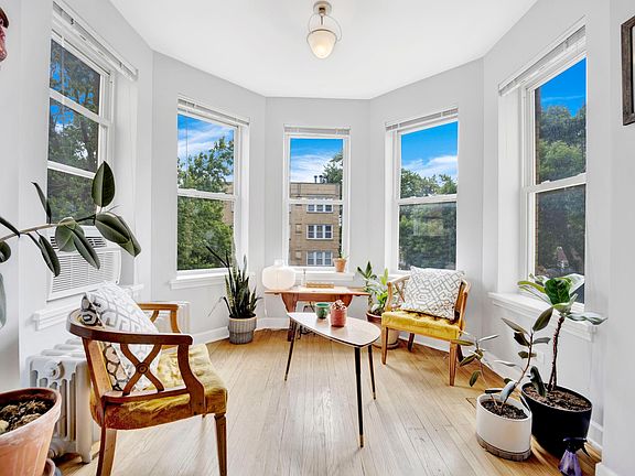 4th image of 4200 N Sawyer Ave APT 2