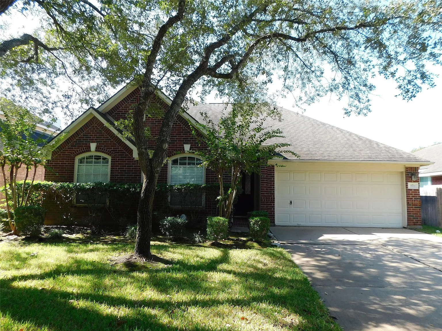 3 bed, 2.0 bath, 2018 sqft, $2,150 — Photo 1