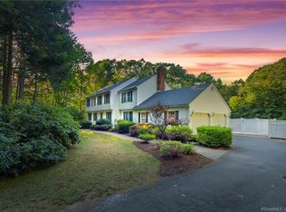 27 Hunting Hills Dr, Southington, CT 06489