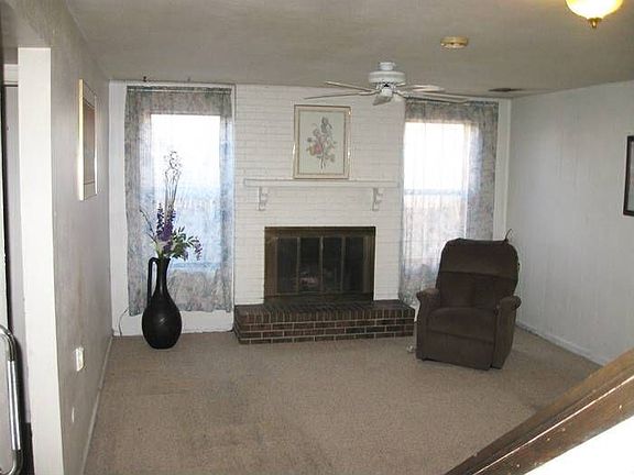 Family Room w/ Fireplace