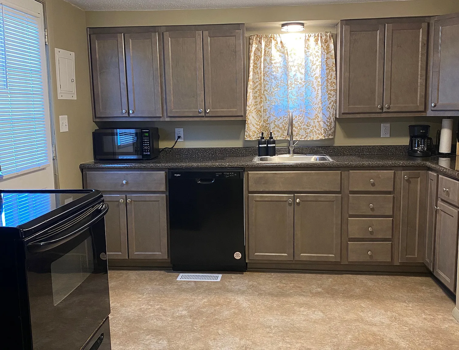 2 bed, 700 sqft, $1,795 — Photo 2