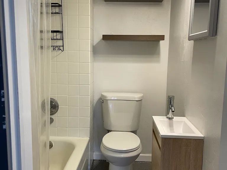 1750 N Pearl St #C7 — Photo 3