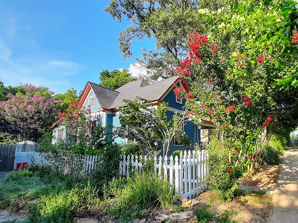 Flowers, crape myrtles, picket fence.