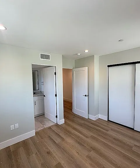 14247 Sylvan St — Photo 5