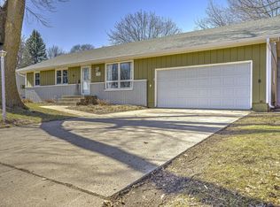 108 Mark Dr NE, Hutchinson, MN 55350