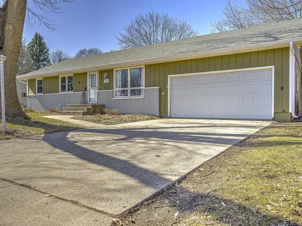 108 Mark Dr NE, Hutchinson, MN 55350