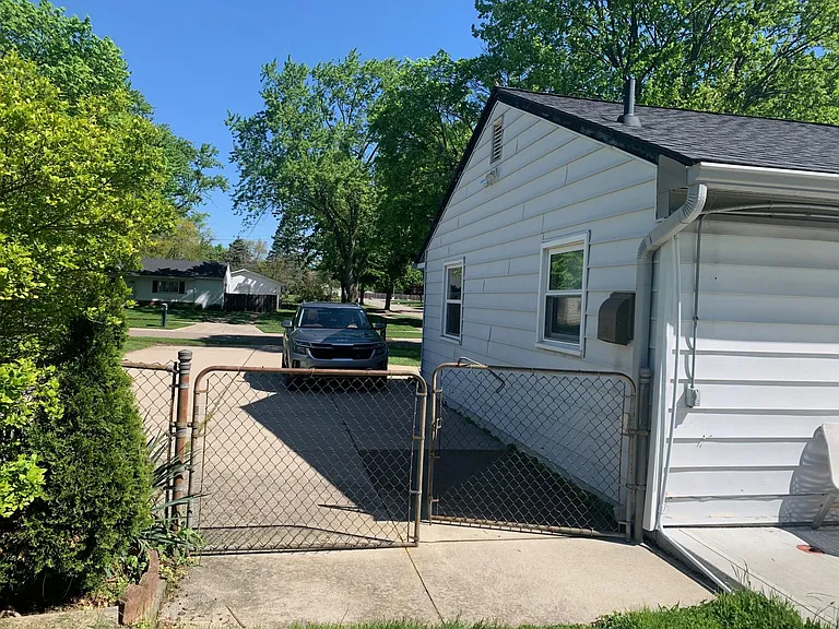 1096 Truwood Dr — Photo 12