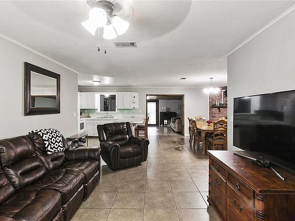 3rd image of 407 Hollywood Ln