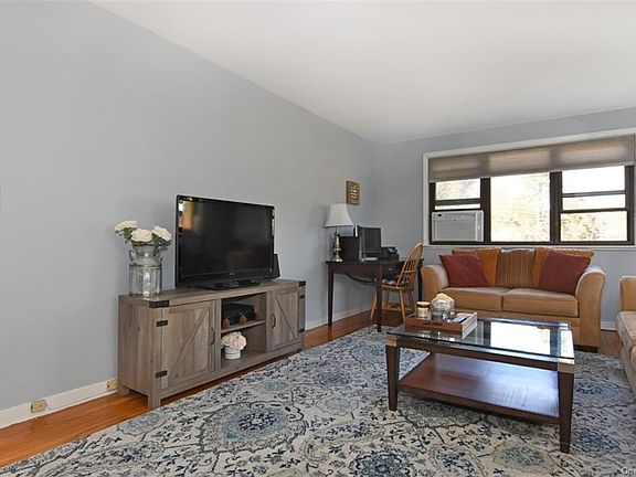 5th image of 154 Martling Ave APT B4