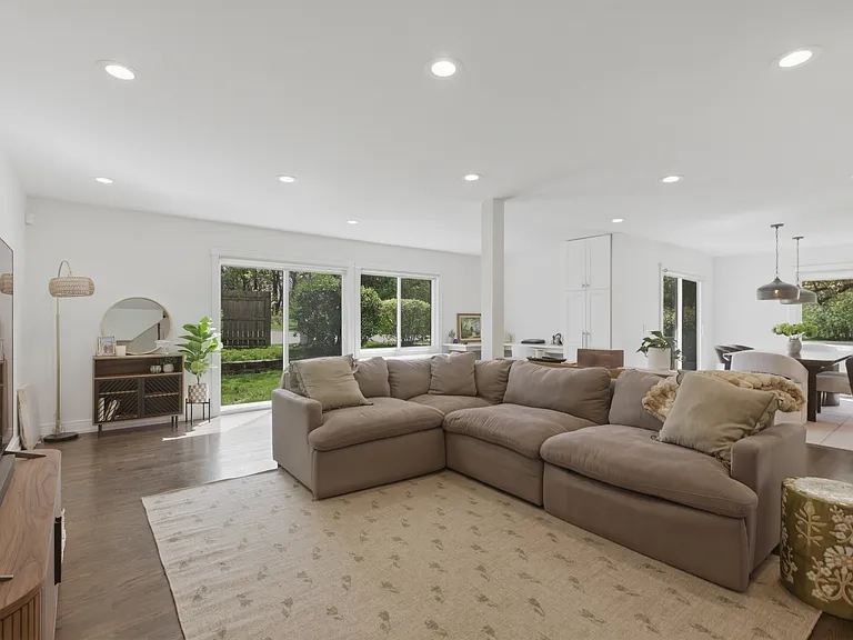 105 Yarrow Ct — Photo 2