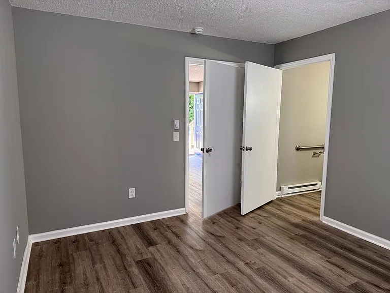 732-740 Hammer Ave #806 — Photo 25