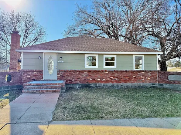 634 N Oak St, Iola, KS 66749