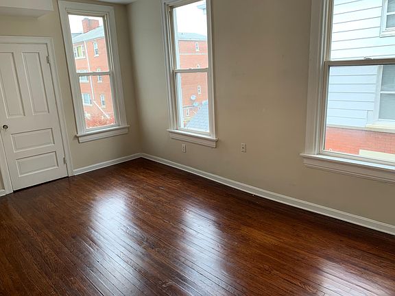 4th image of 2191 Victory Pkwy APT 2