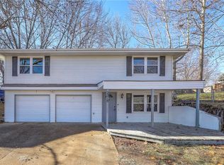 2218 Liberty Landing Rd, Liberty, MO 64068