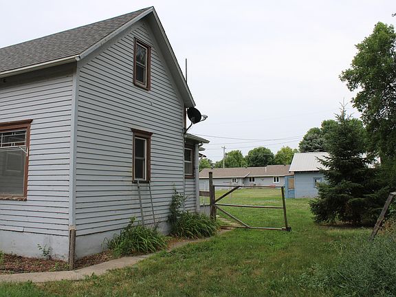 2nd image of 106 W Teek St
