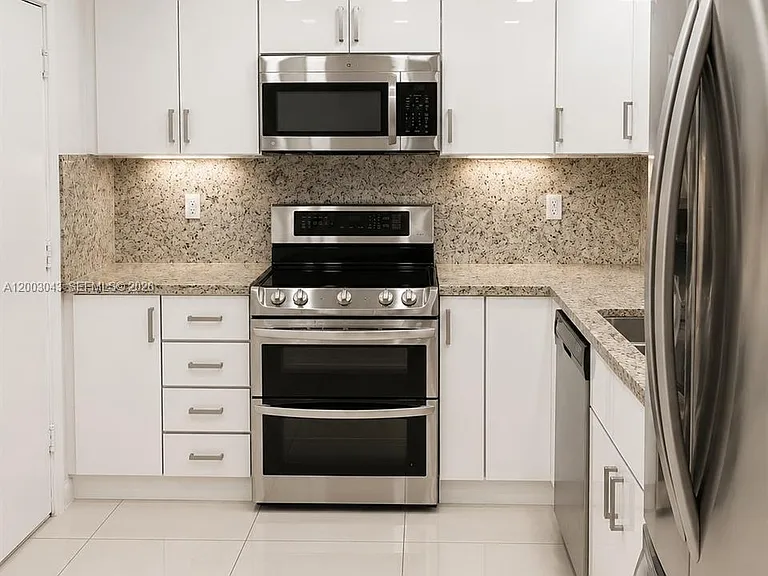 9500 W Bay Harbor Dr #2G — Photo 13