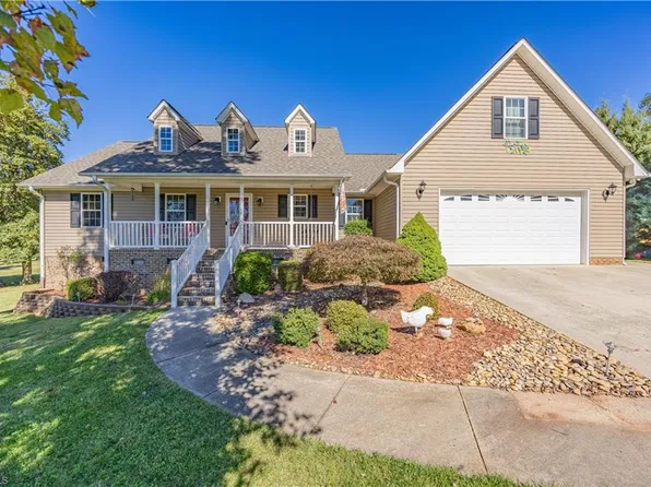 3139 Clear Ridge Dr, Trinity, NC 27370