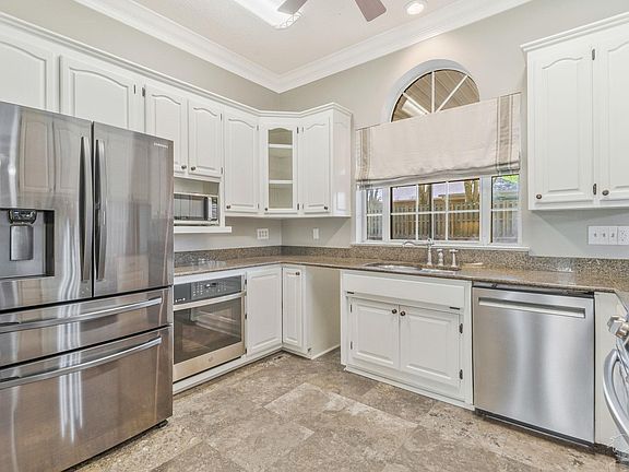 4th image of 4605 Avenida Marina