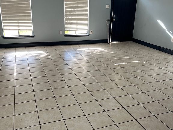 4th image of 824 Jennifer Jean Dr