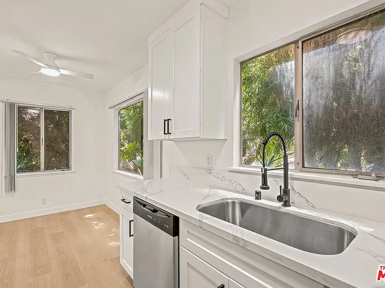 11825 Iowa Ave #1 — Photo 10
