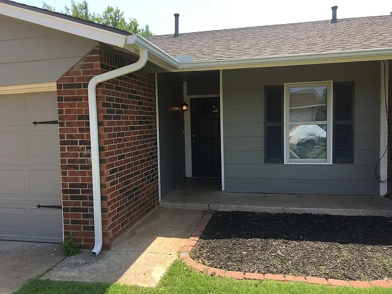 10050 Southridge Dr — Photo 3