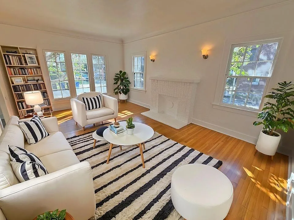 401 N. Orange Grove Avenue — Photo 2
