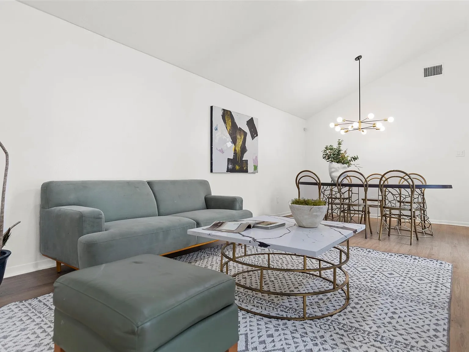 3 bed, 2.0 bath, 1418 sqft, $2,400 — Photo 3