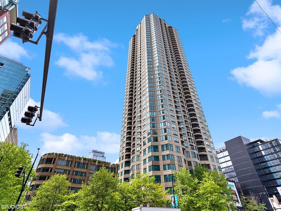 1st image of 400 N La Salle Dr APT 1505