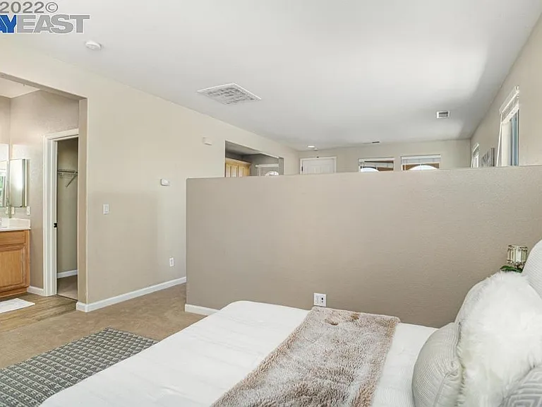 694 W Corazon Way — Photo 10