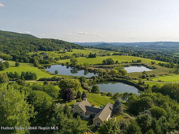 3rd image of 81 High View Farm Road