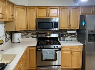 606 Timber Oaks Rd, Edison, NJ 08820