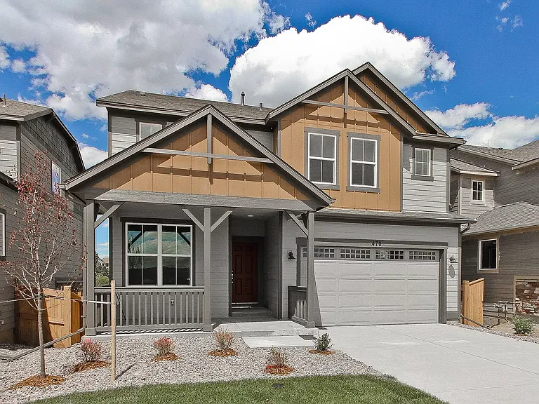 470 Hyde Park Cir — Photo 1