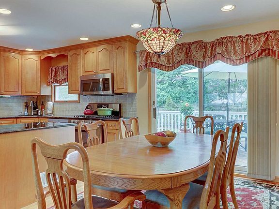 5th image of 19 Pembroke Dr