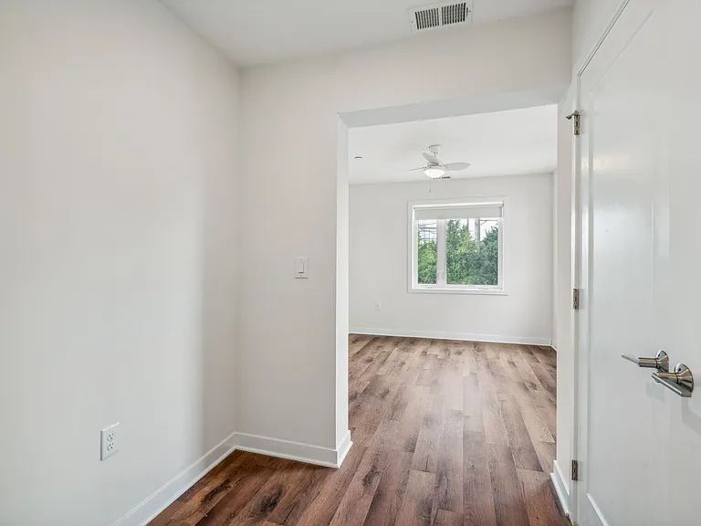 Graduate Pointe — Photo 242