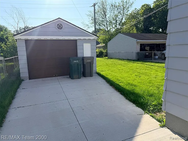 3418 Harding St — Photo 2