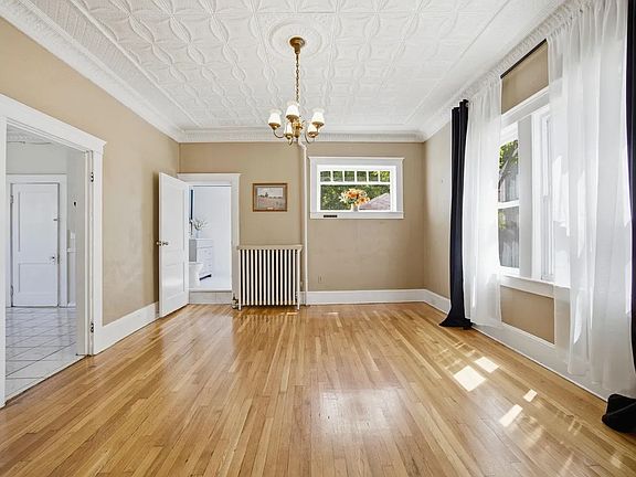 3rd image of 18 Fifield St