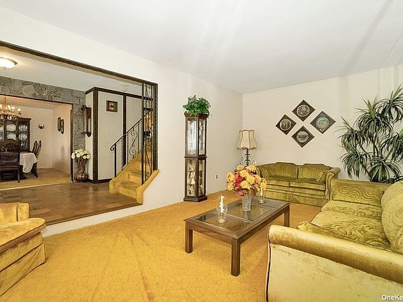 4th image of 28 Country Greens Ct