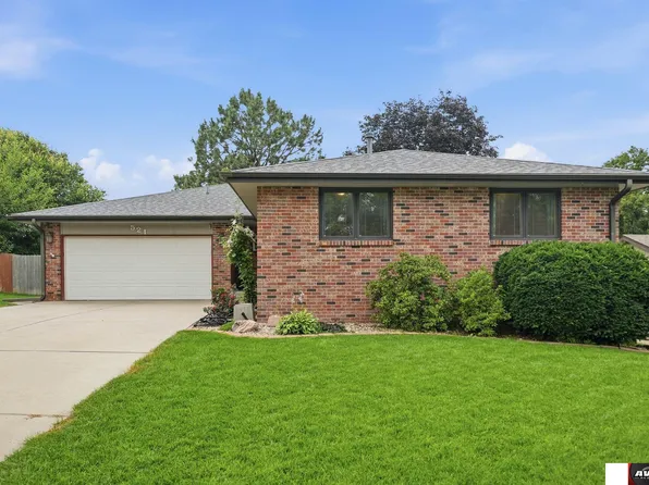 521 Danville Dr, Lincoln, NE 68510