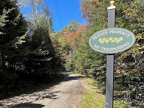 3rd image of 192 Pingree Park Lane