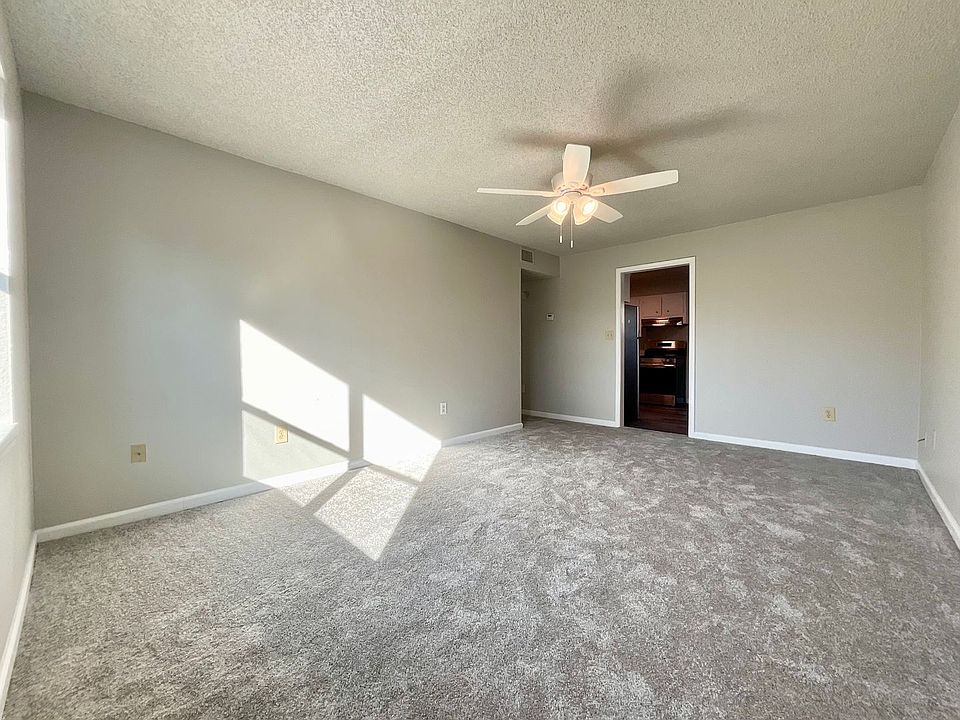 1st image of 42 Stoneybrook Ln APT 4