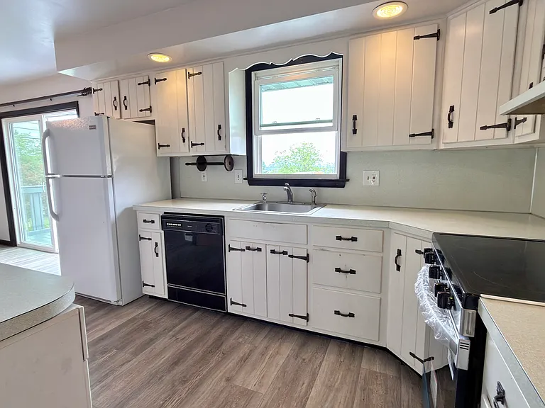 1015 E Hamilton St — Photo 15