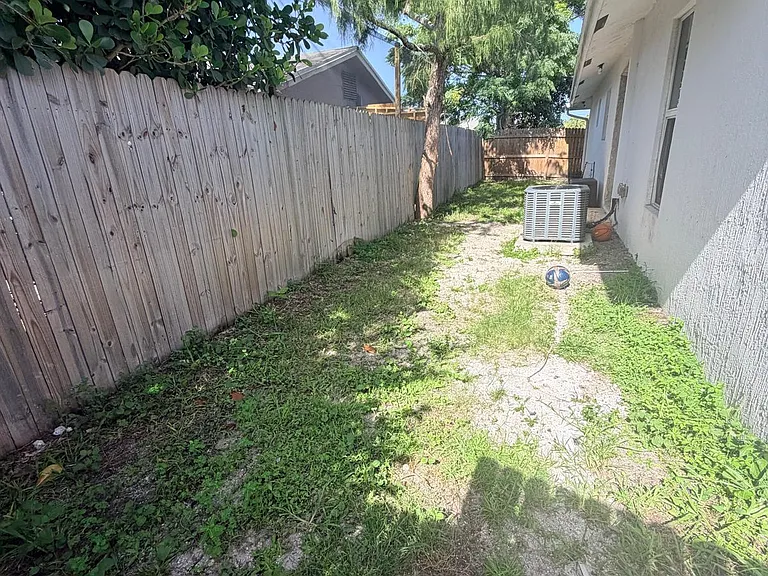 100 3rd St #1 — Photo 2