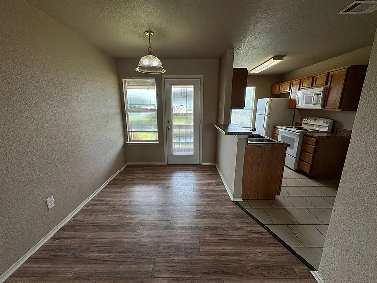 5702 Greengate Dr — Photo 48