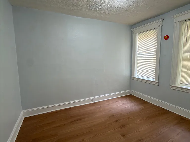 152 7th St #4 — Photo 3