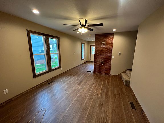 2nd image of 613 1/2 E Montgomery St