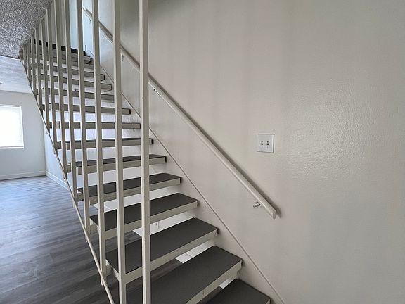 5th image of 521 S Maryland Pkwy APT A-10