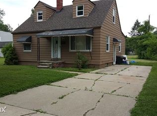 22008 Ridgeway St, Saint Clair Shores, MI 48080