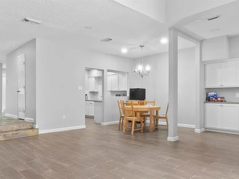 668 N Eldridge Pkwy — Photo 6