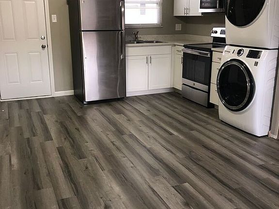 2nd image of 208 John St Unit C