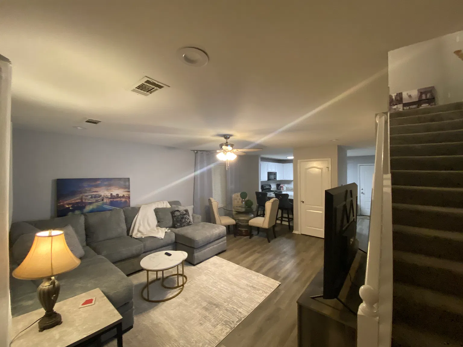 3 bed, 2.5 bath, 1100 sqft, $1,600 — Photo 2